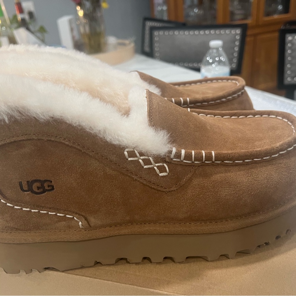UGG Brown Ankle Boots with Cream Fur LiningStyle is Ansley Parc